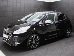 Svart Begagnad 2014 Peugeot 208 Halvkombi | 74 000 kr (Marknadspris)