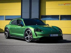 Grön Begagnad 2021 Porsche Taycan 4S Cross Turismo Sedan | 789 900 kr (Marknadspris)