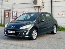 Mörkgrå (grå) Begagnad 2012 Peugeot 308 Halvkombi | 49 800 kr (Marknadspris)
