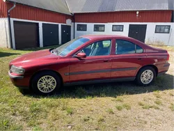 Röd Begagnad 2004 Volvo S60 Business Edition Sedan | 6 500 kr (Lite dyr)