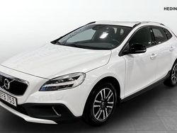 Vit Begagnad 2018 Volvo V40 CC Momentum Kombi | 194 900 kr (Marknadspris)
