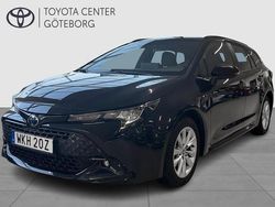 Grön Begagnad 2024 Toyota Corolla Style Kombi | 319 900 kr (Marknadspris)
