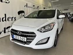 Vit Begagnad 2016 Hyundai i30 GO! Halvkombi | 160 000 kr (Marknadspris)
