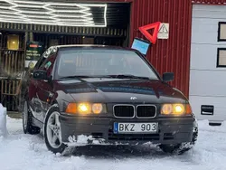 Svart Begagnad 1993 BMW 320 Sedan | 60 000 kr