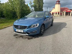 Blå Begagnad 2015 Volvo V60 Momentum Kombi | 103 995 kr (Marknadspris)