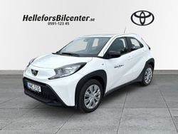 Vit Ny 2024 Toyota Aygo X-play Halvkombi | 189 500 kr (Marknadspris)