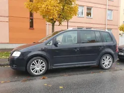 Svart Begagnad 2006 VW Touran Highline Minibuss | 33 900 kr