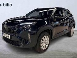 Svart Begagnad 2025 Toyota Yaris Cross Active SUV | 285 900 kr (Bra pris)