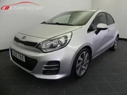 Grå Begagnad 2016 Kia Rio Halvkombi | 82 900 kr (Marknadspris)