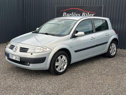 Ljusgrå (grå) Begagnad 2004 Renault Mégane II Halvkombi | 23 800 kr (Marknadspris)