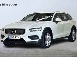Vit Begagnad 2021 Volvo V60 CC Kombi | 324 900 kr (Lite dyr)