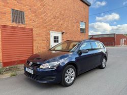 Mörkblå Begagnad 2014 VW Golf VII Style Kombi | 99 000 kr (Marknadspris)