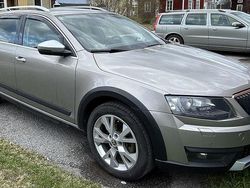 Brun Begagnad 2015 Skoda Octavia Scout Kombi | 98 000 kr (Dyr)
