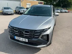 Grå (grå metallic) Begagnad 2025 Hyundai Tucson SUV | 359 000 kr (Marknadspris)