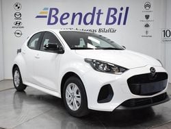 Vit Ny 2025 Mazda 2 Center-Line Halvkombi | 253 400 kr (Marknadspris)
