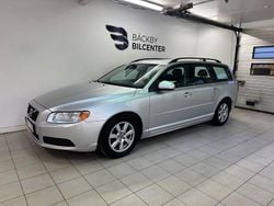 Ljusgrå (grå) Begagnad 2012 Volvo V70 Drive Kinetic Kombi | 99 800 kr (Marknadspris)