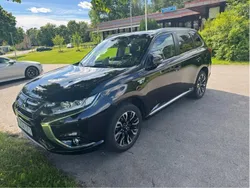 Svart Begagnad 2016 Mitsubishi Outlander P-HEV SUV | 195 000 kr (Marknadspris)