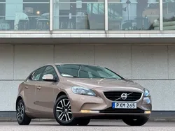 Brun Begagnad 2013 Volvo V40 Kombi | 119 900 kr (Marknadspris)
