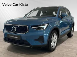 Blå Begagnad 2022 Volvo XC40 Core SUV | 309 900 kr (Marknadspris)