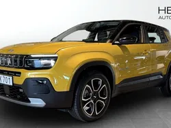 Gul (yellow) Begagnad 2023 Jeep Avenger EV Summit SUV | 339 900 kr