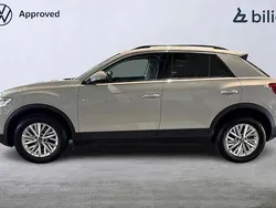 Grå Begagnad 2022 VW T-Roc Life SUV | 219 900 kr (Marknadspris)