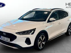 Vit (white) Begagnad 2022 Ford Focus Active Halvkombi | 204 900 kr (Marknadspris)