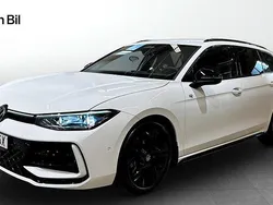 Vit Begagnad 2024 VW Passat R-line Kombi | 479 900 kr