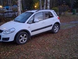 Vit Begagnad 2010 Suzuki SX4 Halvkombi | 35 000 kr (Marknadspris)