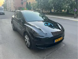 Svart Begagnad 2023 Tesla Model Y Long Range SUV | 390 000 kr (Marknadspris)