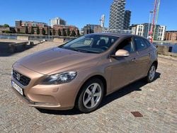 Brun Begagnad 2016 Volvo V40 Kinetic Kombi | 129 000 kr (Marknadspris)