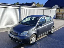 Blå Begagnad 2004 Toyota Yaris Halvkombi | 21 000 kr (Marknadspris)