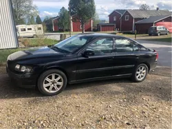 Svart Begagnad 2004 Volvo S60 Sedan | 28 500 kr (Dyr)