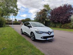 Vit Begagnad 2016 Renault Clio IV Halvkombi | 75 000 kr (Marknadspris)