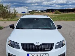 Vit Begagnad 2016 Skoda Octavia RS Kombi | 145 000 kr (Marknadspris)
