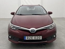 Röd Begagnad 2017 Toyota Auris Touring Sports Comfort Kombi | 110 000 kr (Superpris)