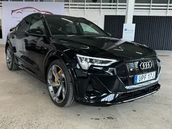 Svart Begagnad 2021 Audi e-tron Design SUV | 599 900 kr (Lite dyr)