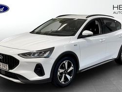 Vit (white) Begagnad 2022 Ford Focus Active Halvkombi | 219 900 kr (Marknadspris)