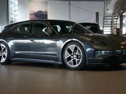 Grå Begagnad 2024 Porsche Taycan Sport Turismo Sedan | 999 000 kr