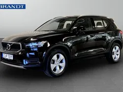 Svart Begagnad 2022 Volvo XC40 Momentum SUV | 279 900 kr (Marknadspris)
