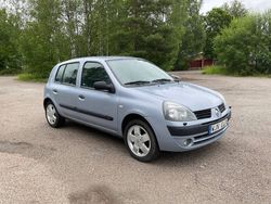 Grå Begagnad 2004 Renault Clio R.S. Halvkombi | 27 000 kr (Marknadspris)