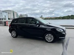 Svart Begagnad 2014 Mercedes B200 Minibuss | 124 900 kr