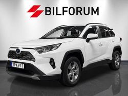 Vit Begagnad 2022 Toyota RAV4 Hybrid Active SUV | 339 900 kr (Marknadspris)