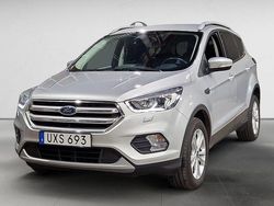 Grå Begagnad 2018 Ford Kuga Titanium SUV | 159 900 kr (Marknadspris)
