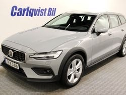 Vapour grey metallic Begagnad 2024 Volvo V60 CC Core Kombi | 449 000 kr (Lite dyr)