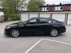 Svart Begagnad 2024 Toyota Camry Hybrid Executive Sedan | 349 000 kr (Marknadspris)