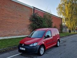 Röd Begagnad 2014 VW Caddy Minibuss | 69 995 kr (Marknadspris)