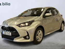 Silver Ny 2024 Toyota Yaris Hybrid Active Halvkombi | 271 800 kr (Marknadspris)