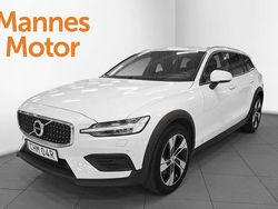 Vit Begagnad 2019 Volvo V60 CC Momentum Kombi | 289 900 kr (Marknadspris)