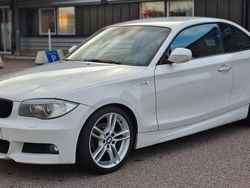 Vit Begagnad 2011 BMW 118 Coupé Advantage Sportkupé | 98 800 kr