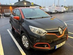 Svart med orangea detaljer och tak Begagnad 2014 Renault Captur SUV | 69 000 kr (Superpris)